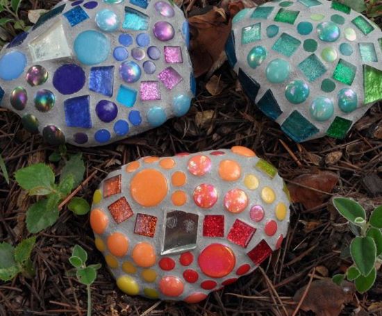 Pedras criam um clima especial nos jardins (Foto: Reprodução)